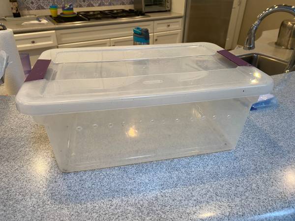 Sterilite 16 quart locking containers with vent holes (Issaquah)63949211882371120