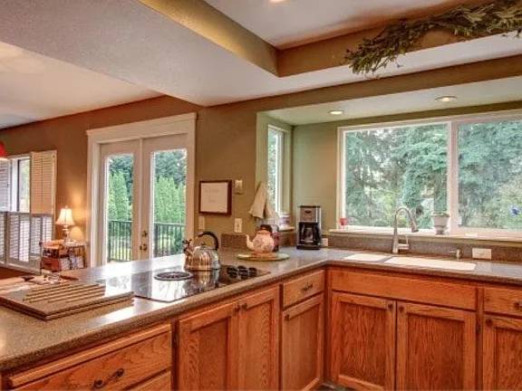 $524 / 1br - Private bedroom available today with attached bath in residence (Omaha)63681695529859121