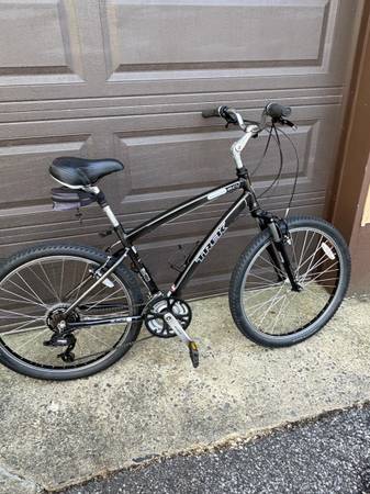 Trek Navigator 2.0 1