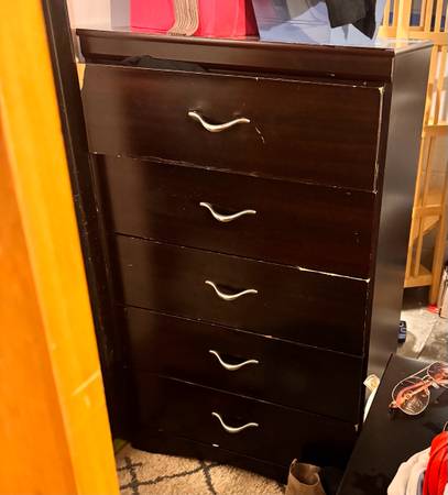 🪞 5-Drawer Dresser 1