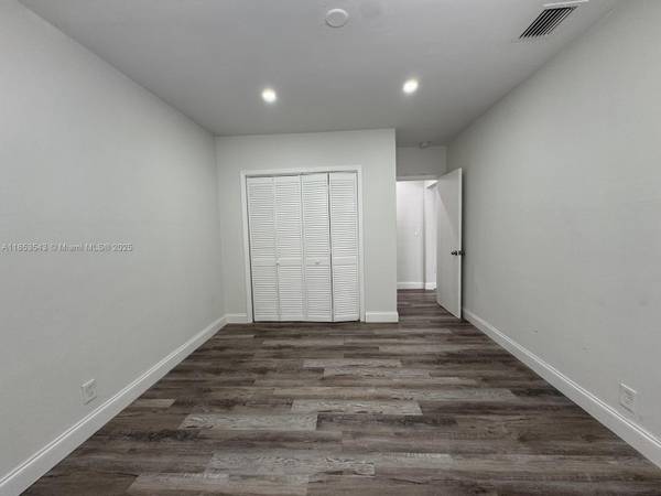 $1,900 / 1br - Fully renovated 1Bed/1Bath just two blocks from the Beach (Miami Beach)64002015790467124