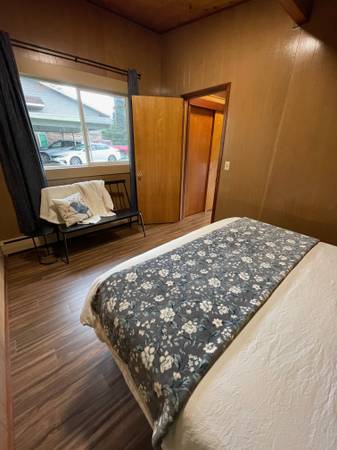$2,000 / 1br - near Airport & lake hood - Fully furnished - short/long term pricing64014172300674122