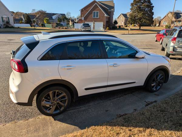 Low Mileage 43mpg 2017 KIA Niro Hybrid - $19,000 (Suffolk VA)63621706117251122
