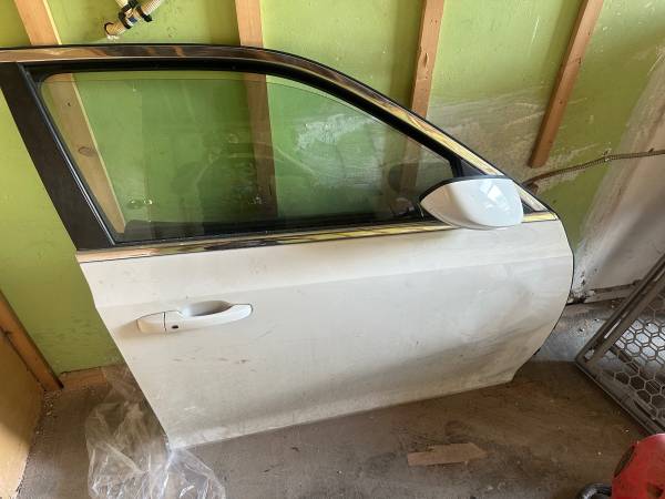 2011 - 2020 Chrysler Passenger Door 1
