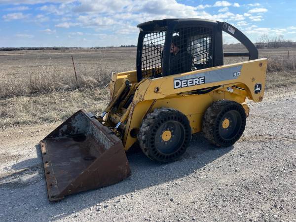 John Deere 317 Skid Steer 1