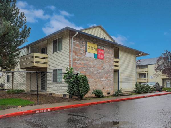 $1,450 / 2br - UPDATED with Laundry Hookups, Spacious Layout and Open Kitchen (Rockwood Area)63845978878211121