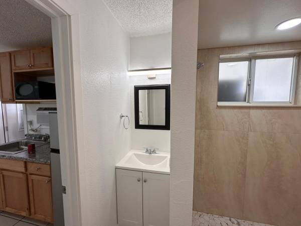 $1,200 / 1br - Efficiency Quail Roost/ SW 184 ST & SW 122 Avenue (Miami)64049277668483122