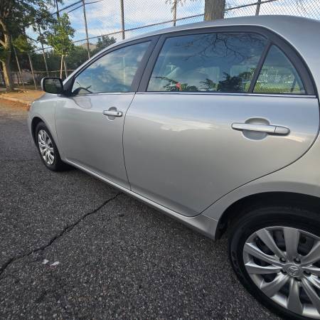2013 Toyota Corolla 80,000 millas - $8,999 (Ozone Park)63470616223233122