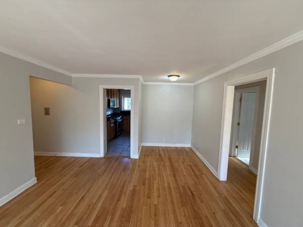 $1,575 / 2br - 2950 3S Large 2BR with dining area, DW, lots of closets, & great light (west ridge)64041646704386124