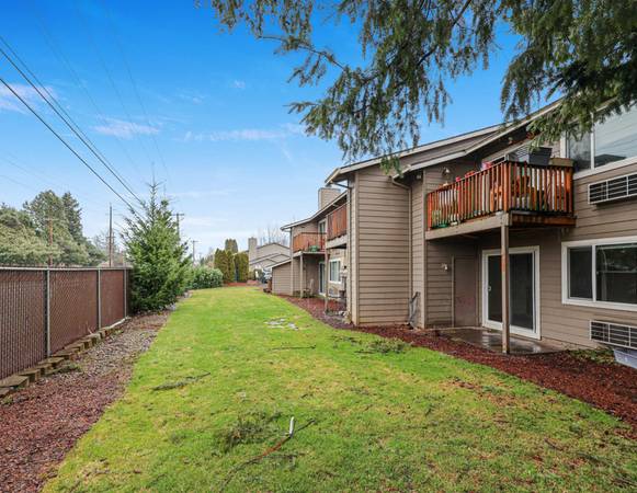$1,425 / 2br - Spacious 2B Apartment with Extra Storage, Private Patio + In Gresham (SE Portland)63914741161859122