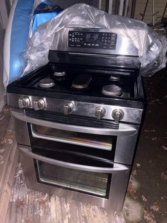 LG DOUBLE OVEN 5 BURNER GAS RANGE $575 Delivery available for a small fee 🚚 T 1