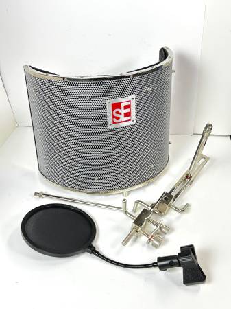 sE Electronics Reflexion Filter Pro Portable Vocal Booth Pop Filter 1