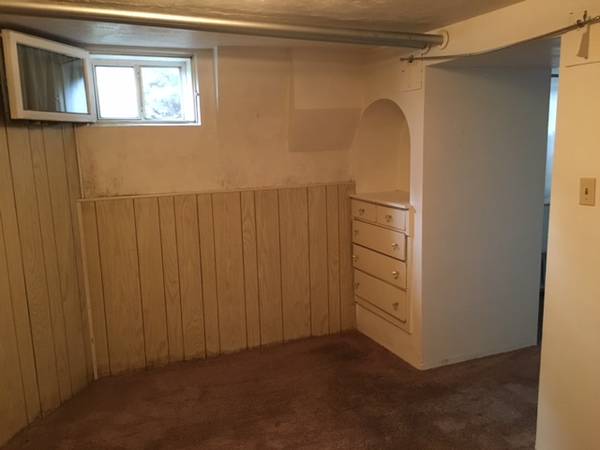 $1,100 / 834ft2 - Large Studio Apartment - Prime Location (410 S. 5th St. W)63656993698691123