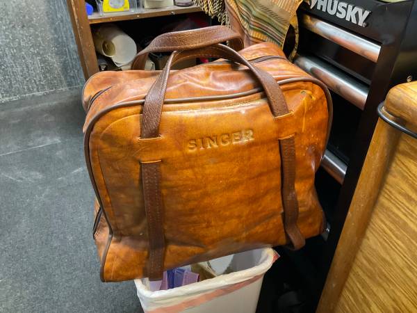 LARGE SINGER CARRYING BAG- Can be used for many things 1