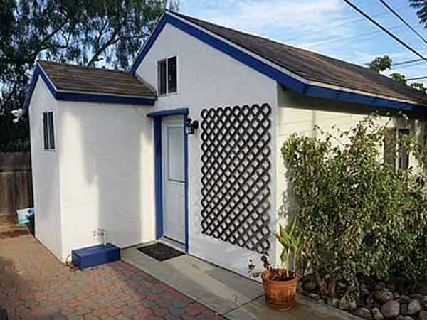 $850 _** Furnished studio for rent.__** (3920 Coronado Ave, San Diego, CA)63932991489795120