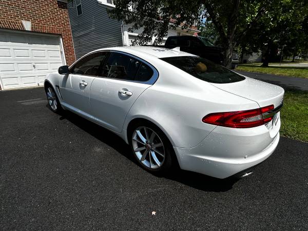 2015 Jaguar XF 3.0 Portfolio - Blanco - 64,000 millas - Excelente estado - $13,000 (Leesburg)63440098176131124