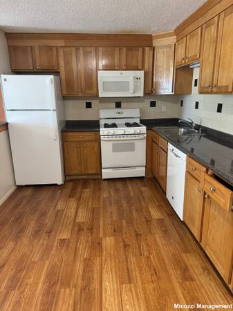 $2,595 / 2br - *SIN COMISIÓN* Amplio de 2 habitaciones incluye calefacción/agua caliente/gas/aparcamiento *AHORA* (Medford)63699333439363121