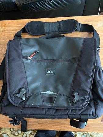 REI Quantum Messenger/Laptop bag - never used! 1