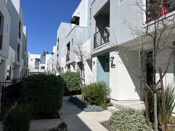 $1,800 / 1br - North San Jose Masterbedroom in a 4B4B townhouse (san jose north)63813686479491120