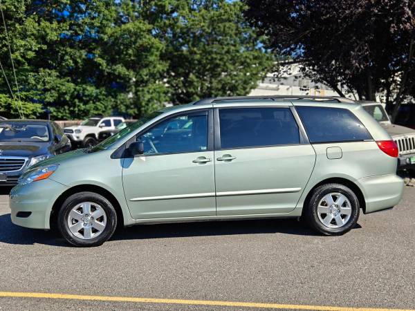 Minivan Toyota Sienna LE 4D 2006, aprobación de crédito garantizada! - $14,995 (+ 405 Motors)63472618291331123
