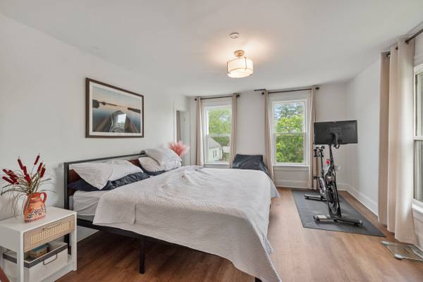 $1,200 / 2br - 2BR Upper Apartment Near Lake Michigan – $1200/mo, In-Unit Laundry (Sheboygan)63813311711489122
