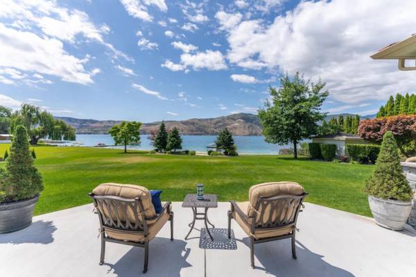 $1 / 5br - Lakefront Cabin with Breathtaking Views, Free WiFi, Fireplace, and Private Dock (Chelan)63886983537027124