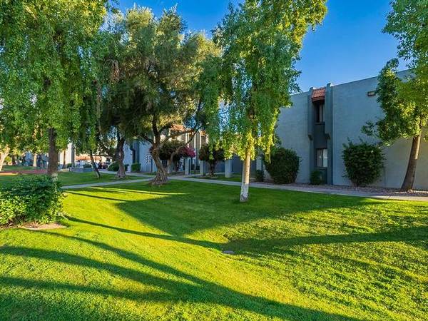 $1,425 / 1br - 558ft2 - Encimeras Mejoradas, Estacionamiento Cubierto, Amplios Patios/Balcones (Downtown Tempe)64024996987267120