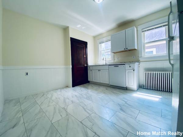 $3,300 / 3br - Somerville 3 Bed/1 Bath Apartment | Michigan Ave63817587340033122