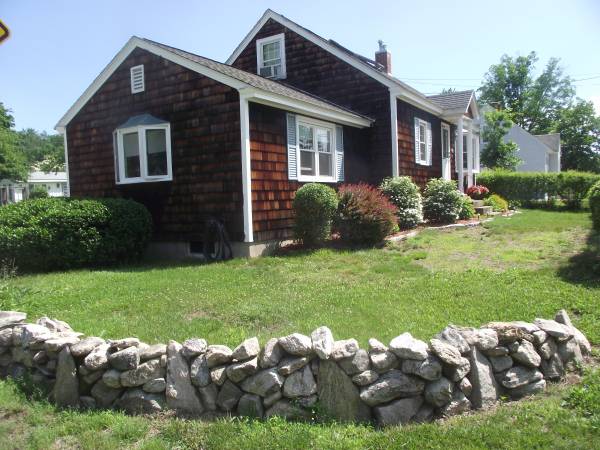 $575,000 / 2br - 1680ft2 - Cape Cod Style Outside. Country Inside (manchester)63656177903619120