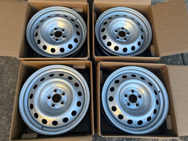 Ford Maverick Set of 4 OEM Steel Rims/Wheels 17 x 7 Brand New 1