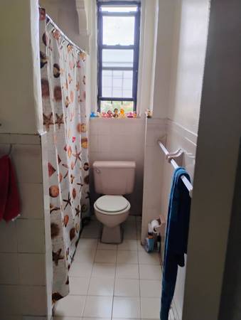 $600 / 2br - Room for rent seeking male roommate $1050 monthly (Brooklyn)63689861477251122