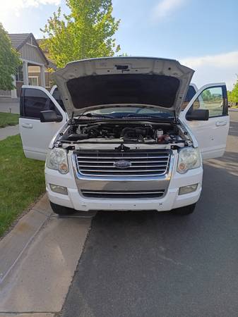 2010 Ford Explorer Xlt - $5,200 (Aurora)63619821736451124
