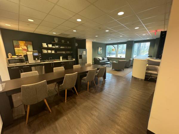 $186 🌟 Co-Working Dedicated Desk – 1 Month FREE (Regus) 🌟 (Middleton)63611896941315121