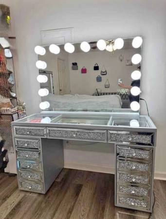 Fancy makeup vanity 1