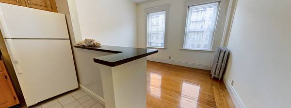 $2,700 / 1br - Fenway 1BR w/ Hardwood Floors + Parking - 10/1 – $2,700 (Boston)63996833926018123