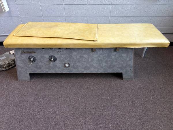 Anatomotor Massage Chiropractor Table 1