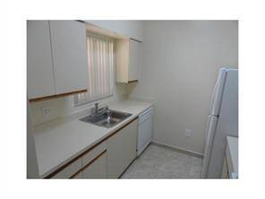 $1,700 / 1br - GATED. BASIC CABLE/INTERNET/WATER INCLUDED IN THE RENT (DEERFIELD BEACH)64001849145474121