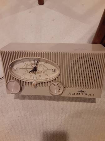 Vintage Admiral Radio 1