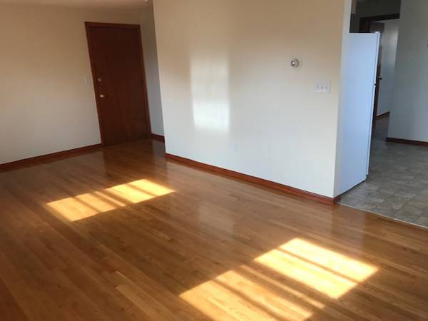 $1,900 / 1br - Quincy 1 Bedroom Hardwood Floors (Quincy)63856338938241121