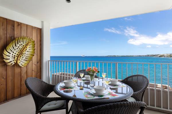 $1,200,000 / 2br - 763ft2 - Total Ocean Front Remodeled and Furnished Condo (Kailua Kona)63939663014275121