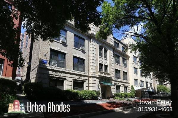 $1,295 / 400ft2 - $300 OFF 1ST MONTHS RENT! Attractive Studio, 1 Bath in Lakeview (Lakeview)63898859216258120