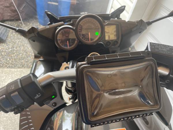 2009 Yamaha FJR1300ES, pocos kilómetros - $5.900 (Olympia Tacoma)63439403328899123