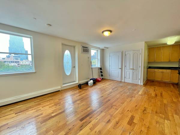 $5,699 / 2br - Penthouse Duplex 2BR/2BA + Balcony & W/D in Boerum hill! (Boerum Hill)63684780727811122