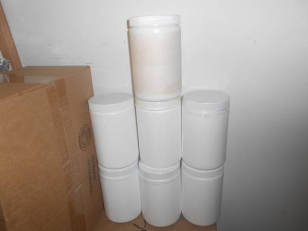 7 Plastic Jars with screw on Lids 1
