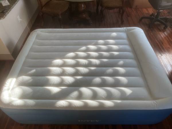 Queen Air Mattress - Intex Elevated 18" Pillow Rest with Internal Pump 1
