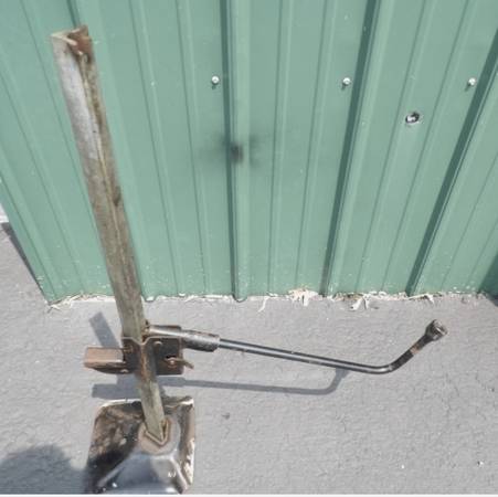 Wanted car bumper jack or farm jack 1