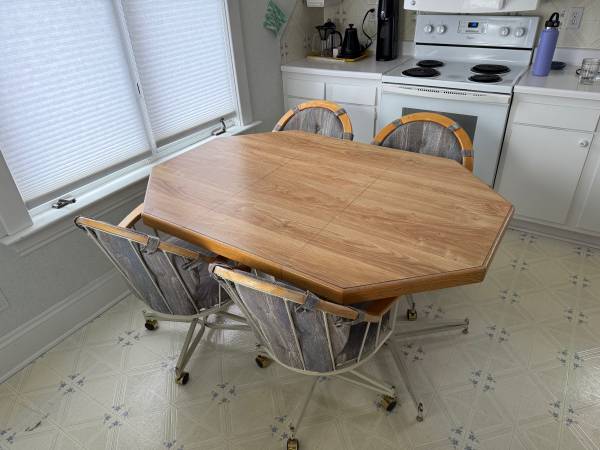 Wood Octagonal Kitchen Table w/Leaf 4 Chairs on Castor Wheels 1