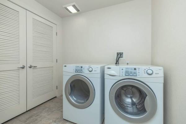 $913 / 1br - Acogedor de 1 dormitorio con pisos de madera dura (santa cruz)63890317079937123