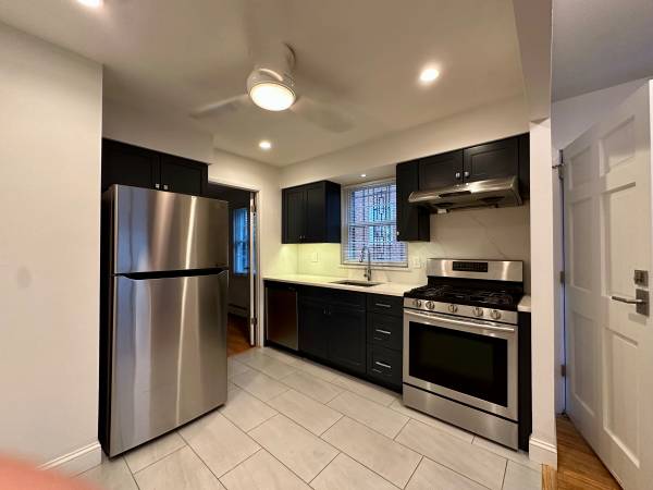 $2,500 / 2br - 1000ft2 - Precioso apartamento renovado de 2 habitaciones (Whitestone)63870971500291123