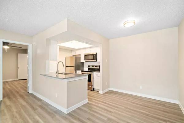 $1,025 / 2br - 800ft2 - Wow! This 2 Bedroom is simply stunning! Visit today! 800 Sq Ft! (Fort Worth)63796304836739123
